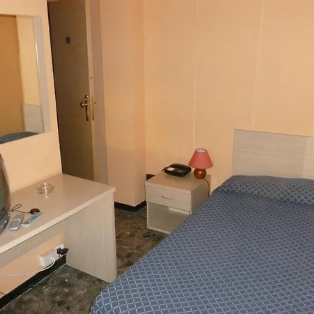 贝尔韦代雷酒店 3* 圣雷默